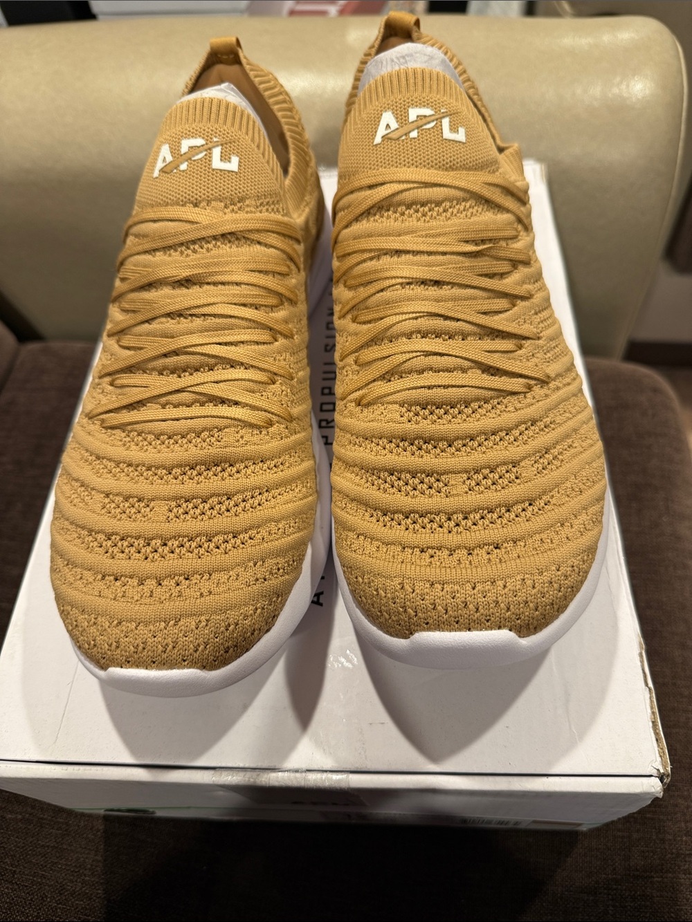 APL Unisex Techloom Wave with extra shoelaces